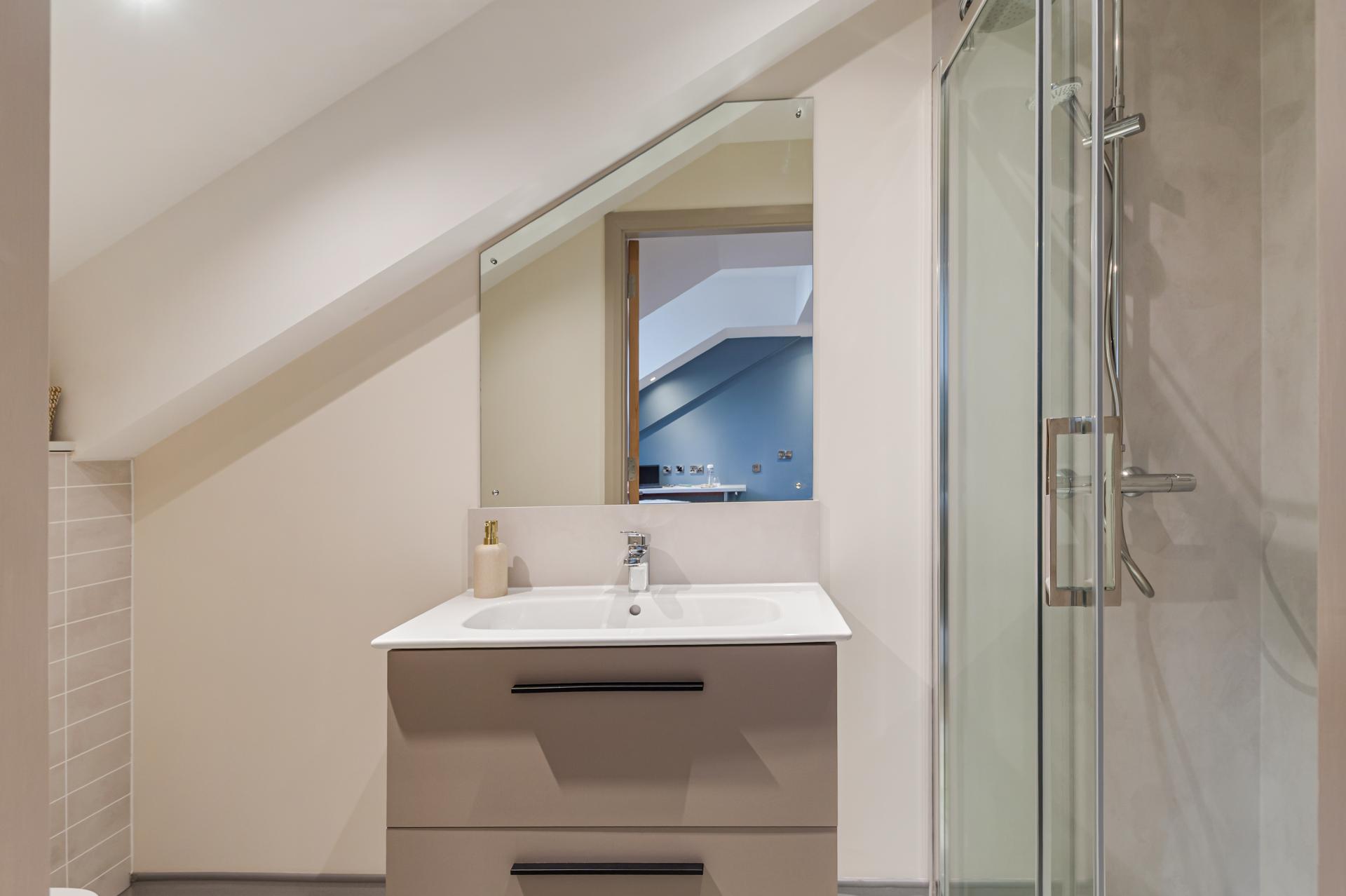  Premium Studio  -  Ryan Hall  - Gallery -  16