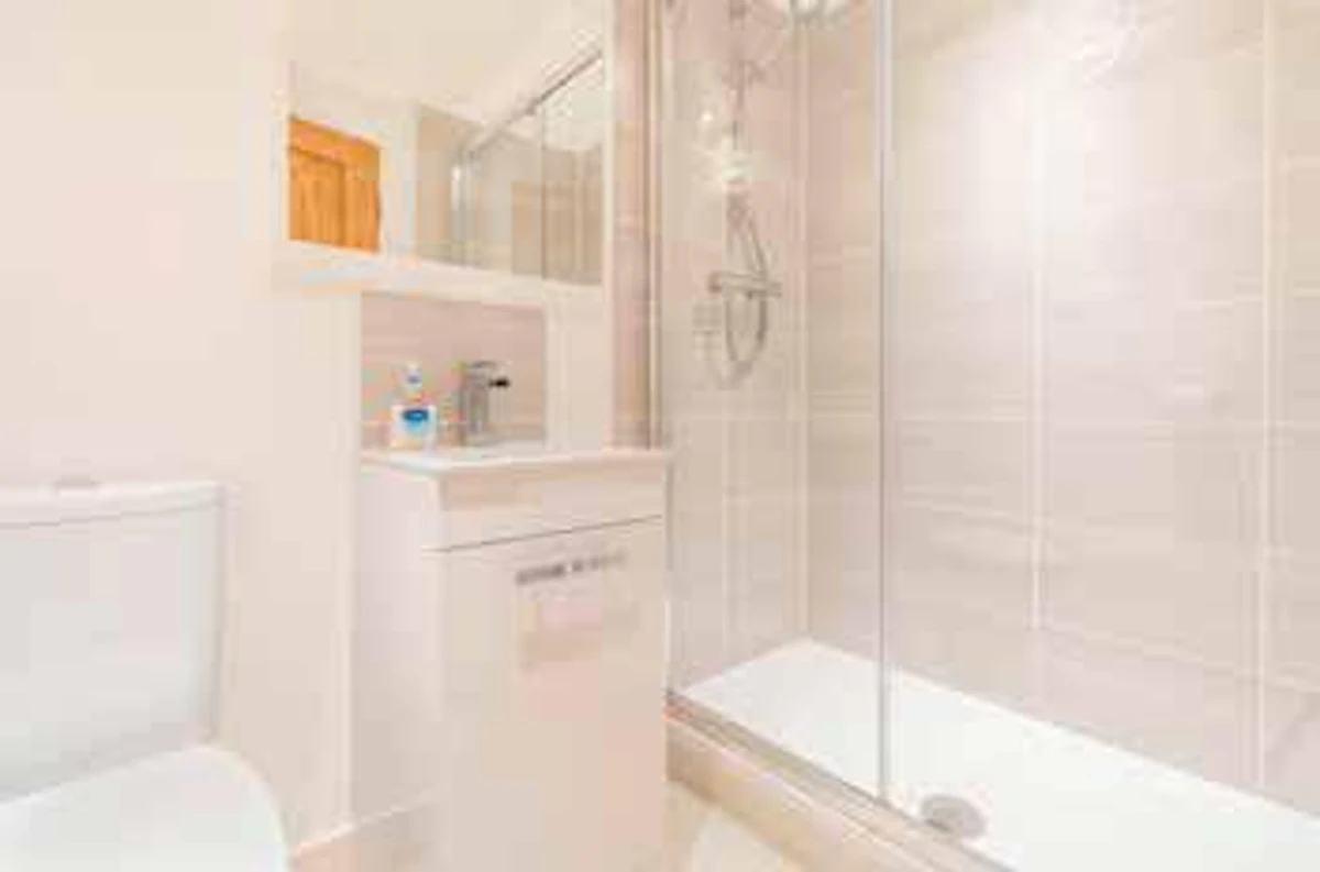  Classic Ensuite  -  Ashton House  - Gallery -  3