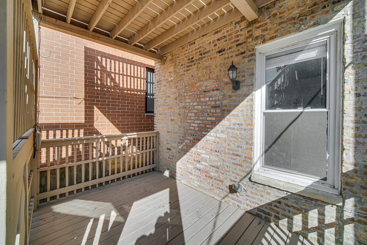 #1897: Near West Side - Queen Bedroom B - 4