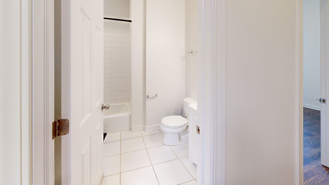 #1897: Near West Side - Queen Bedroom B - 6