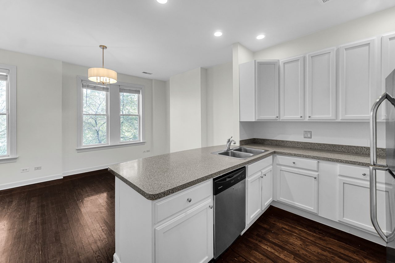  #1897: Near West Side - Queen Bedroom B  -  #1897: Near West Side  - Gallery -  10