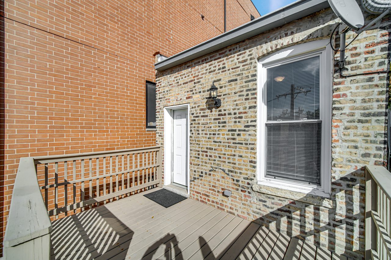  #1897: Near West Side - Queen Bedroom C W/ Private Bathroom  -  #1897: Near West Side  - Gallery -  7