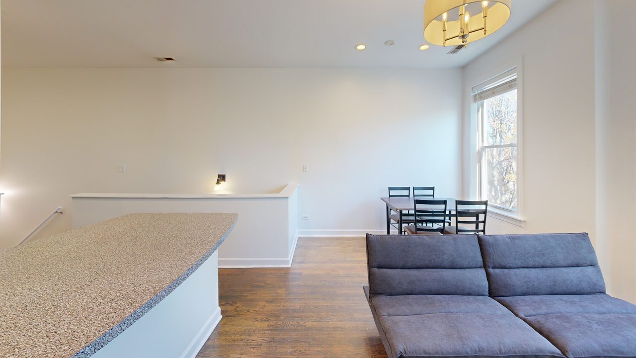  #1897: Near West Side - Queen Bedroom C W/ Private Bathroom  -  #1897: Near West Side  - Gallery -  17