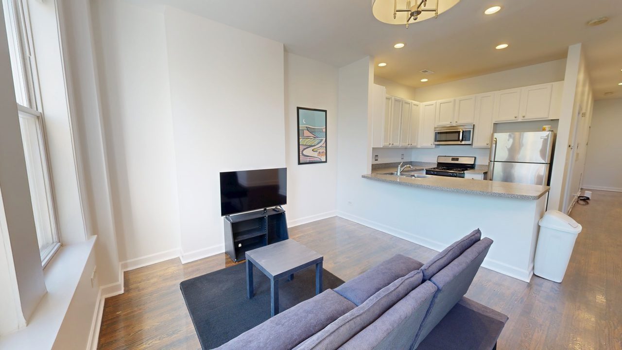  #1897: Near West Side - Queen Bedroom C W/ Private Bathroom  -  #1897: Near West Side  - Gallery -  9