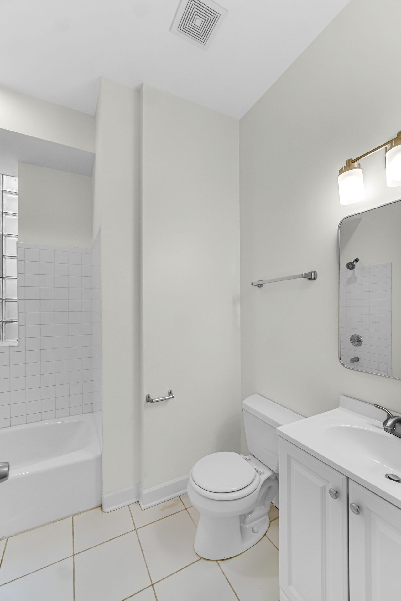  #1897: Near West Side - Queen Bedroom A  -  #1897: Near West Side  - Gallery -  13