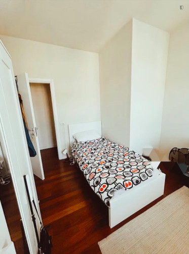 Comfortable single bedroom in the city center