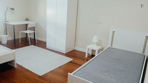 Single bed in twin bedroom in the center of Bologna - Gallery - 4