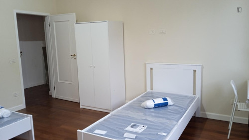 Single bed in twin bedroom in the center of Bologna