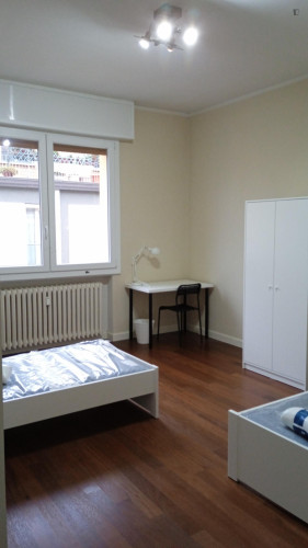 Single bed in twin bedroom in the center of Bologna - Gallery - 3