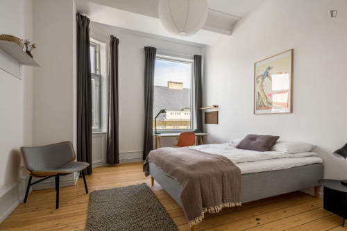 Bright single bedroom in nice shared flat in the city centre