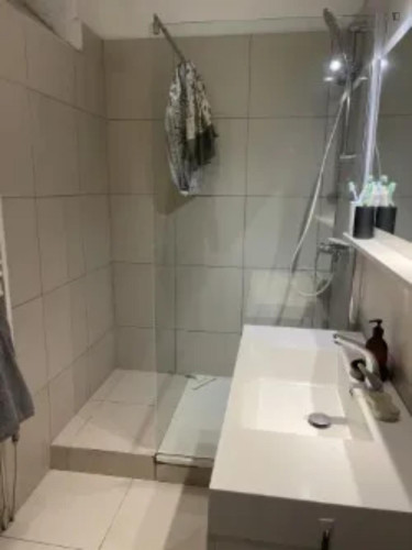 Nice double bedroom near the Lyon-Saint-Paul train station