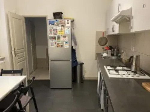 Nice double bedroom near the Lyon-Saint-Paul train station