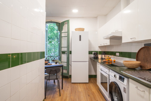 Modernist Coliving Retreat with Stylish Comfort in Authentic Sant Andreu