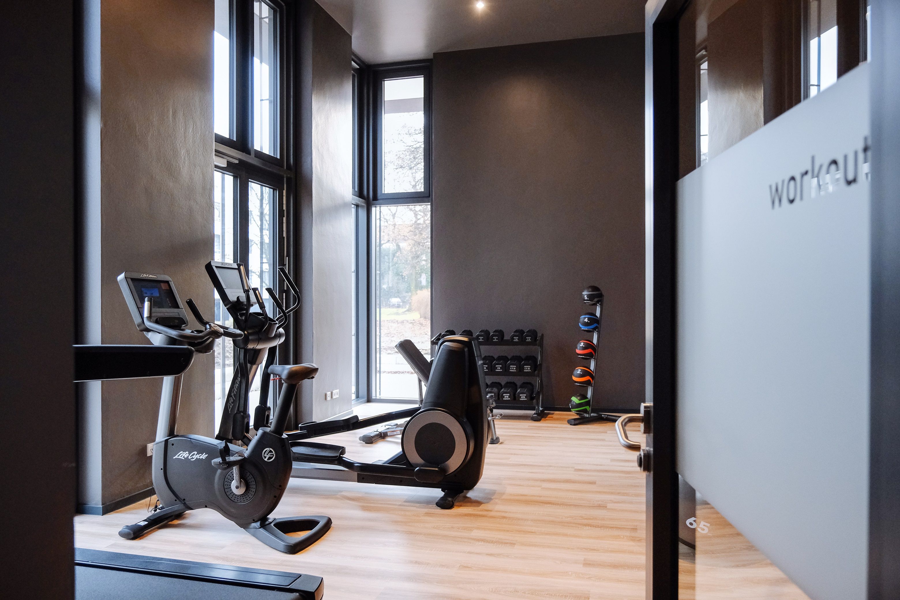 Exclusive Business Flat In Central City Location, Near VW Plant Incl. Weekly Cleaning - 1