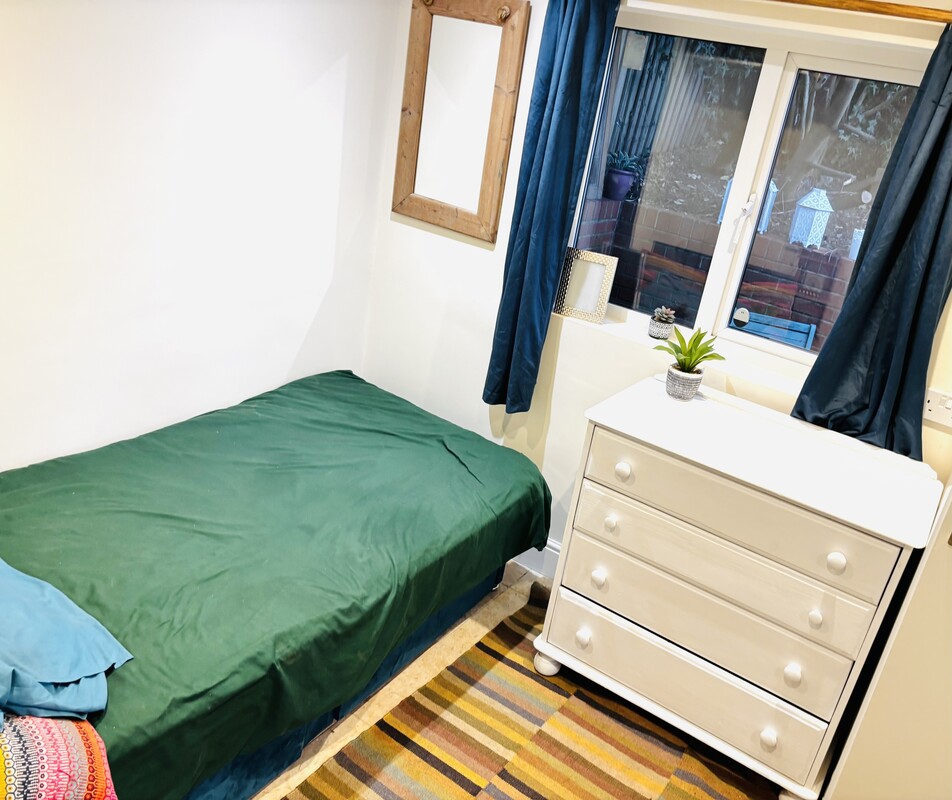 Spacious Bedroom(Full Room) - 1