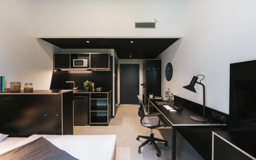 Fully-furnished design apartment, private kitchen, gym, laundry room in Düsseldorf Neuss