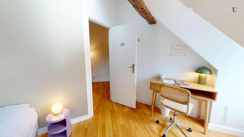 Neat double bedroom near Auber station