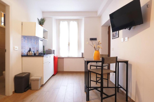 Comfortable studio in Isola area  - Gallery -  5