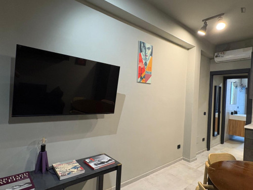 Luxury apt steps from city life, Sempione, MiCo. Tram right ouside to Duomo