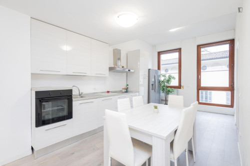 Spacious double bedroom in central Milan