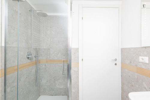 Spacious double bedroom in central Milan  - Gallery -  5