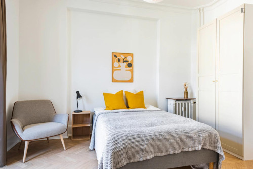 Bright single bedroom in shared flat in Århusgade Syd