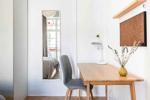 Bright single bedroom in shared flat in Århusgade Syd