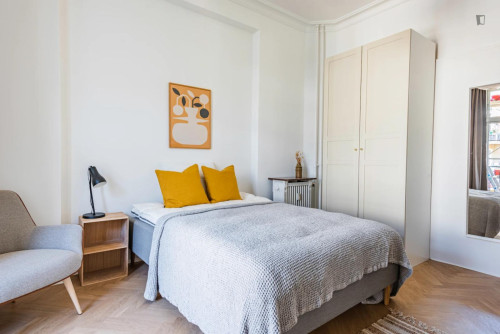 Bright single bedroom in shared flat in Århusgade Syd
