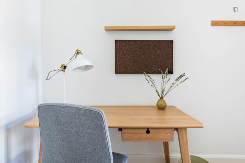 Bright single bedroom in shared flat in Århusgade Syd