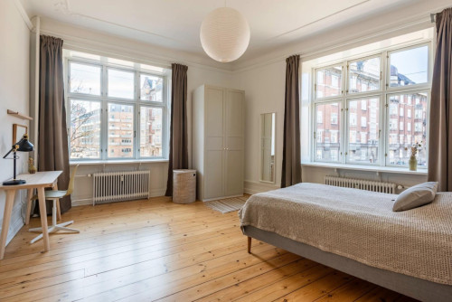 Cool single bedroom in nice shared flat in Indre By