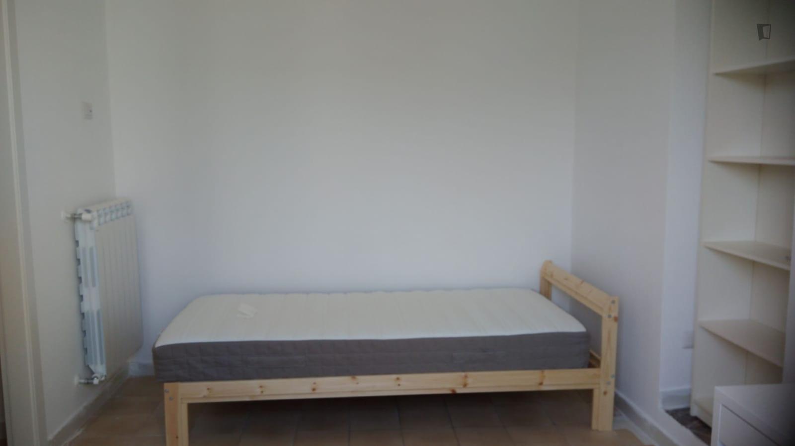  Welcoming Single Bedroom In Baronissi  -  Welcoming Single Bedroom in Baronissi  - Gallery -  1