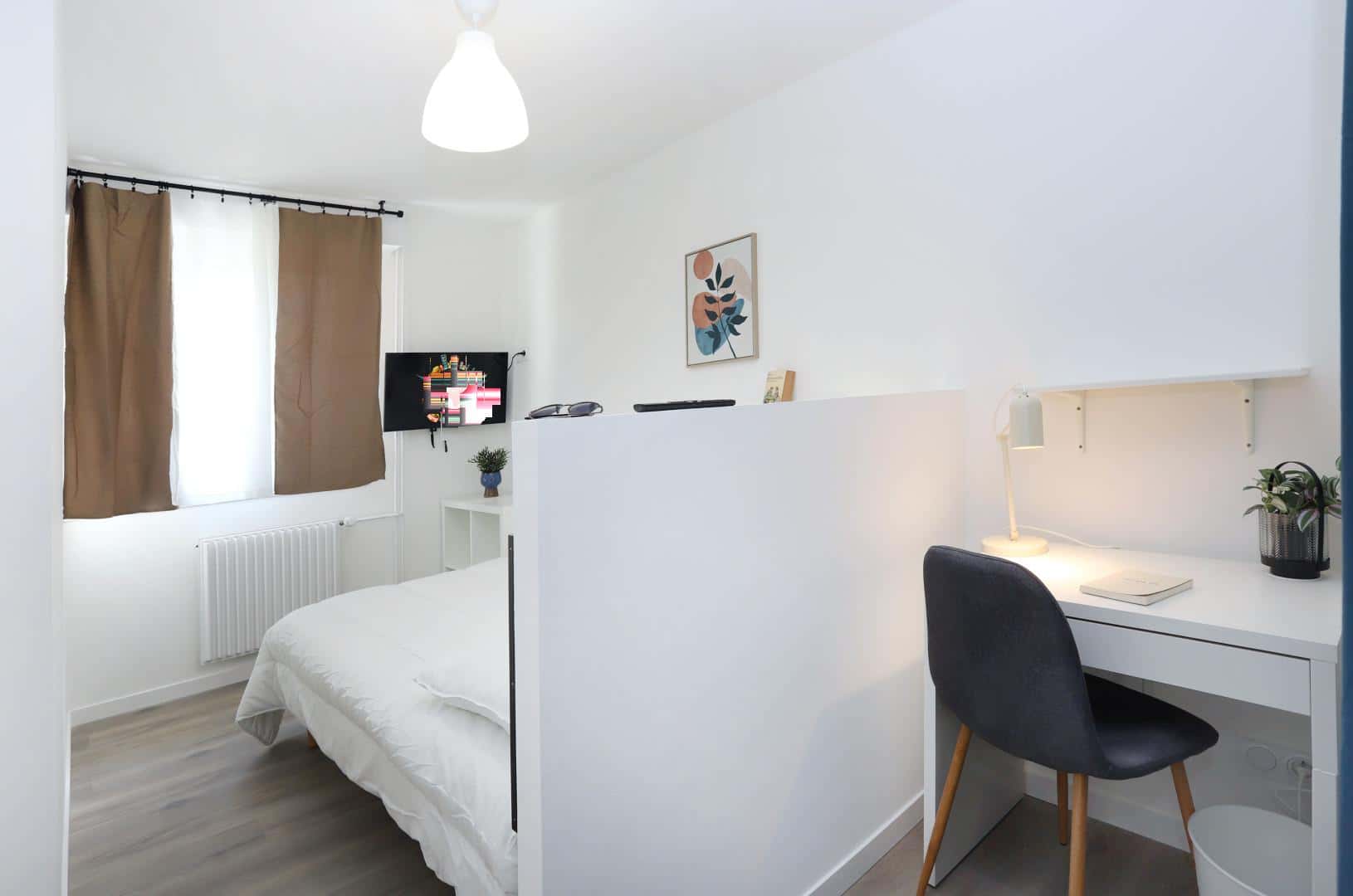 Chambre 3 - MONSEIGNEUR MOUEZY - 2