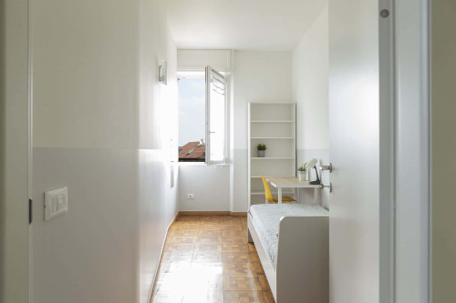 via eustachi 11  private room s3