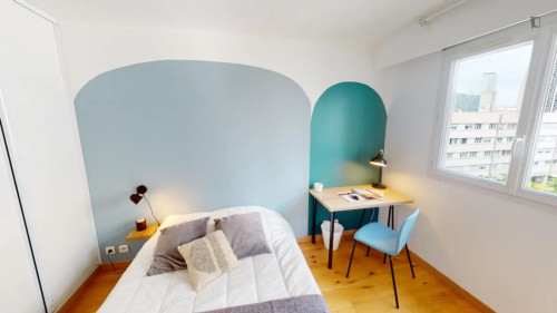 Welcoming double bedroom near La Defense station