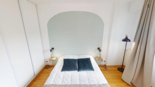 Very neat double bedroom near La Defense station
