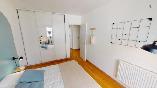 Alluring double bedroom near La Defense station