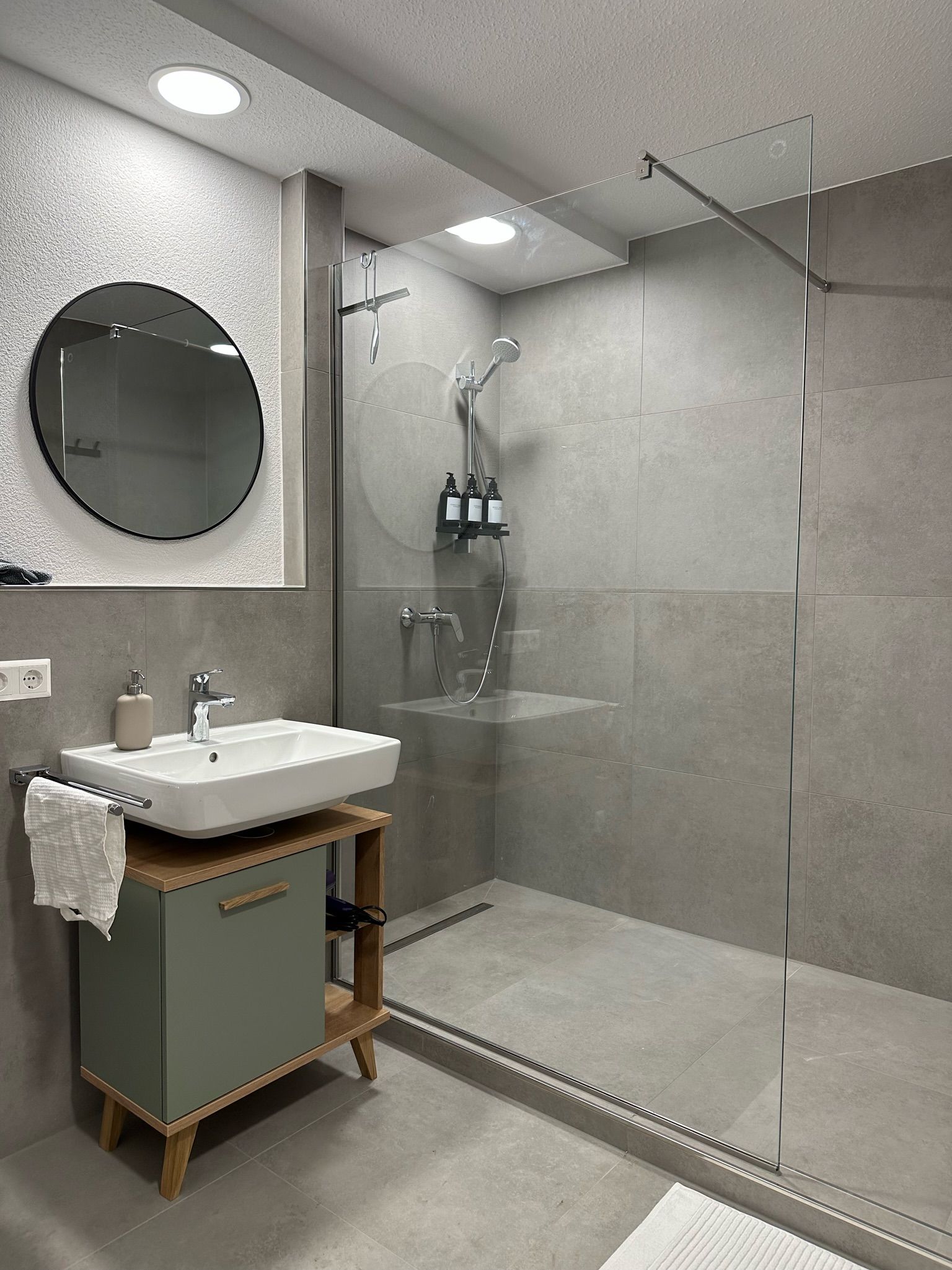  Modern & Quiet Basement Apartment – 5 Min To Karlsruhe Fair  -  Modern & quiet basement apartment – 5 min to Karlsruhe Fair  - Gallery -  8