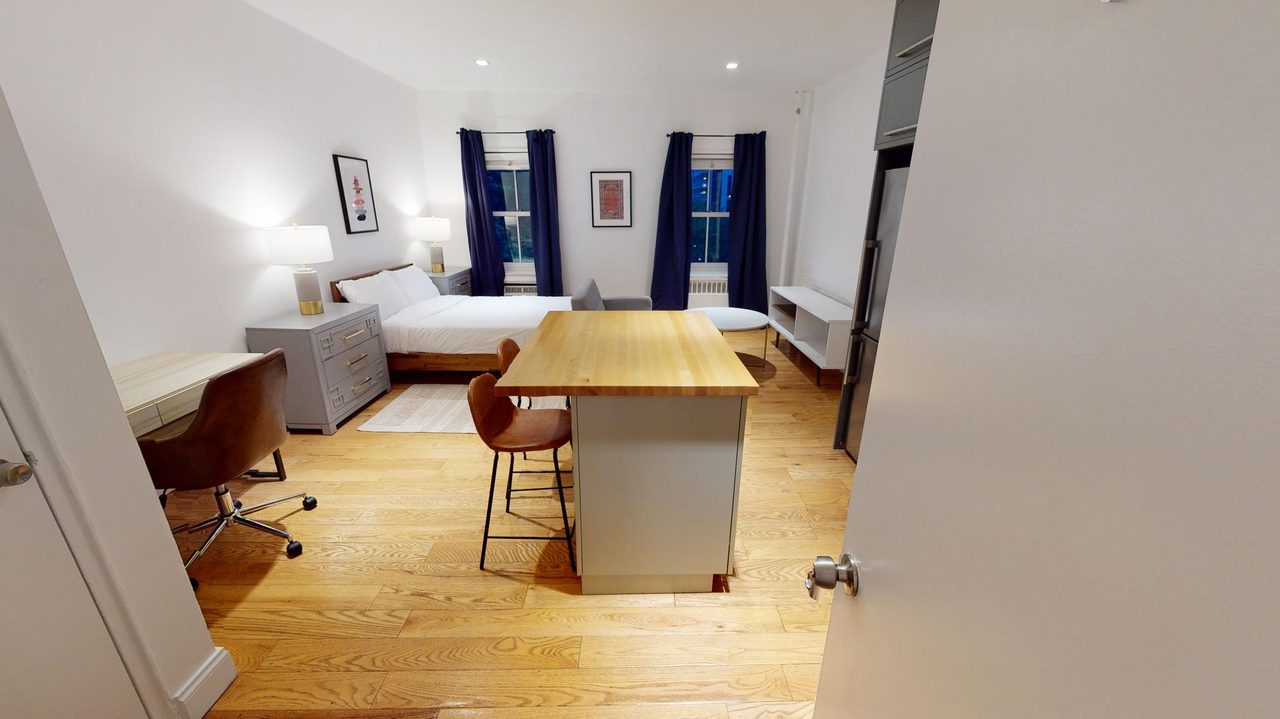  #1287: Chelsea - Studio (Full)  -  #1287: Chelsea  - Gallery -  13