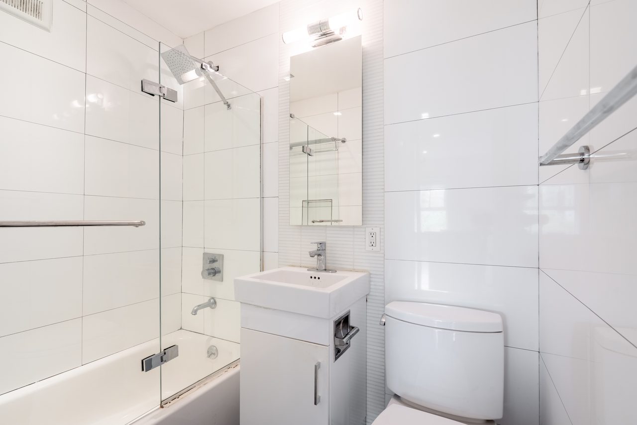  #1287: Chelsea - Studio (Full)  -  #1287: Chelsea  - Gallery -  9