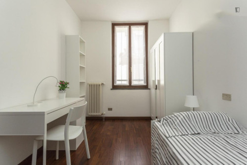 Bright single bedroom not far from Milano Greco Pirelli train station