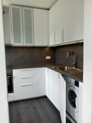 Charming & new suite close to city center and university