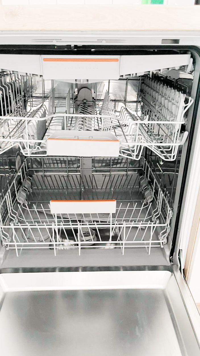 Spacious Apartment For Up To 3 Pax - 3