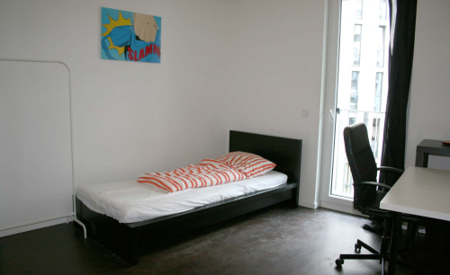 Room in Bernhard-Weiß-Straße, Berlin for 92 m² with 5 bedrooms
