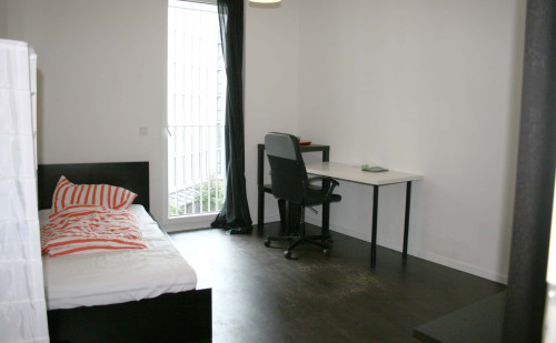 Room in Bernhard-Weiß-Straße, Berlin for 92 m² with 5 bedrooms