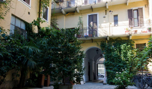 Snug 1-bedroom apartment near Stazione Centrale