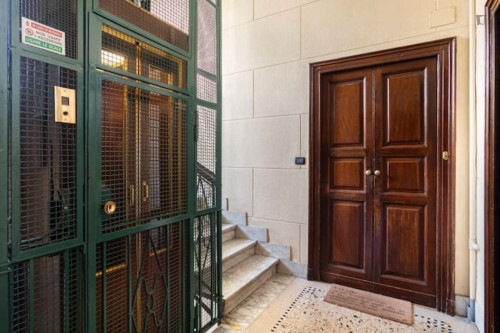 Charming double bedroom with a balcony, near Stazione Centrale