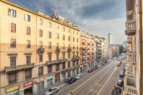Charming double bedroom with a balcony, near Stazione Centrale