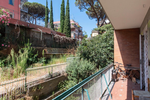 Double bedroom in a 5-bedroom apartment near Marconi metro station