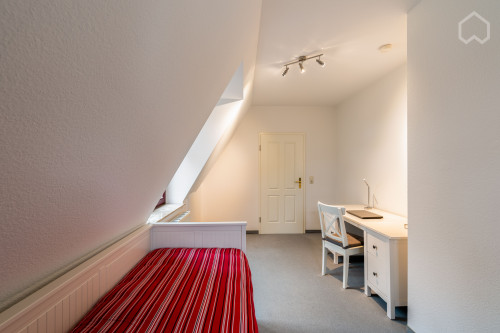 Top floor apartment in Dresden-Blasewitz, quiet backstreet