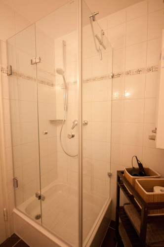 Apartment in quiet side street near train station / zoo - Gallery - 4